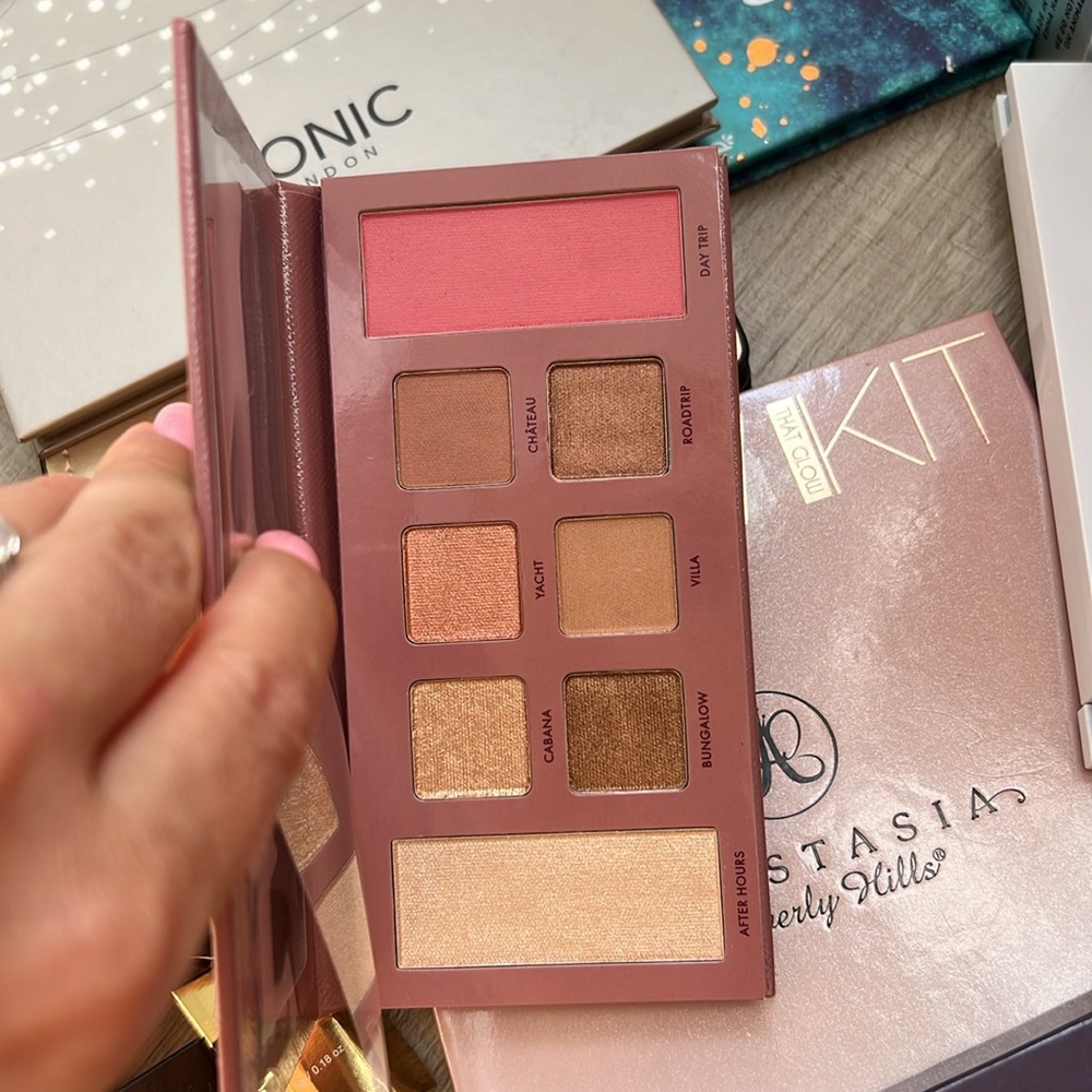 Palette Collection - Picture 2 of 7